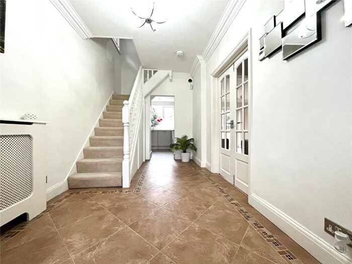 4 Bedroom Semi-Detached House To Rent In Brampton Road, Bexleyheath, DA7