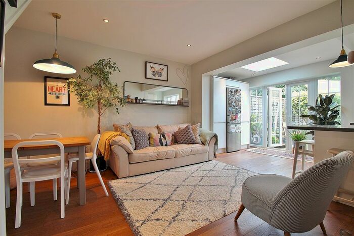 3 Bedroom Property To Rent In Brantwood Avenue, Isleworth, TW7