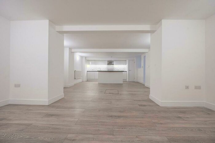2 Bedroom Apartment To Rent In High Street, Dunmow, CM6