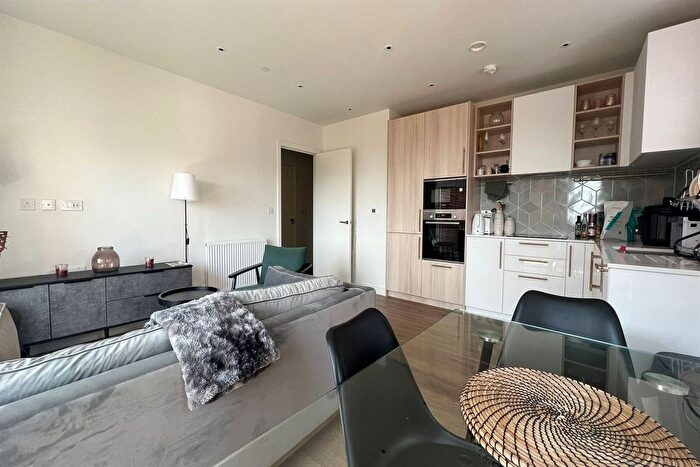 2 Bedroom Flat To Rent In Blenheim Mansions, Mary Neuner Road, Harringey, Hornsey, Wood Green, N8