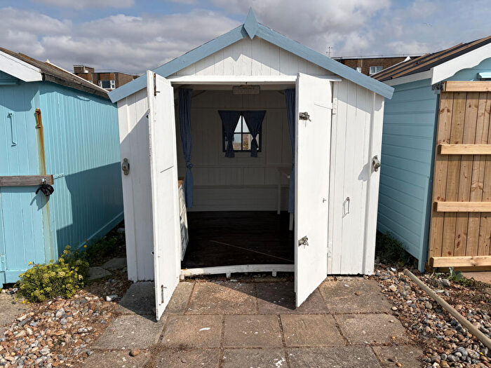 Studio For Sale In Brighton Road, Lancing, BN15