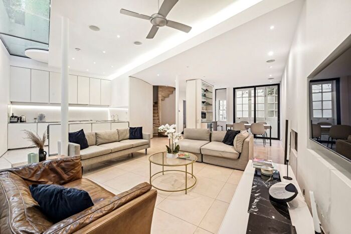 3 Bedroom Mews To Rent In Hesper Mews, South Kensington, SW5