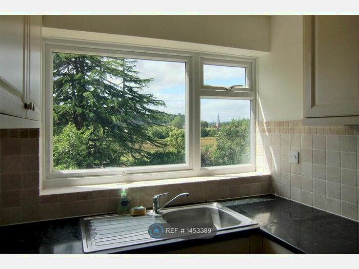 2 Bedroom Flat To Rent In Filmer Grove, Godalming, GU7