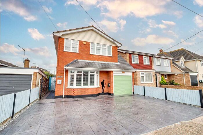 4 Bedroom Detached House For Sale In Labworth Road, Canvey Island, SS8