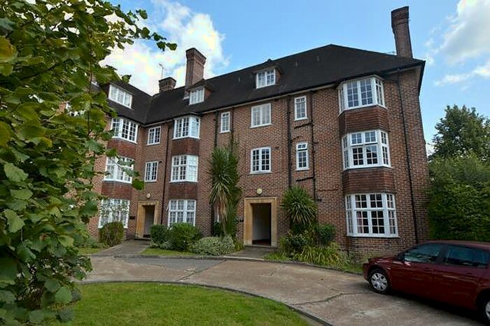 4 Bedroom Apartment To Rent In Bedroom Top Floor Apartment In Guildford, GU2