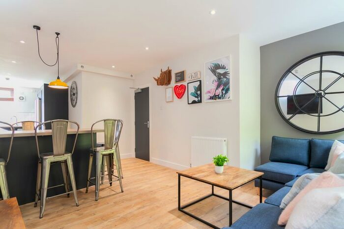 6 Bedroom Flat To Rent In Bankfield Road, Huddersfield, HD1