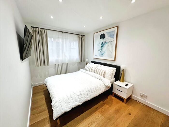 2 Bedroom Flat To Rent In Autumn Drive, Sutton, SM2