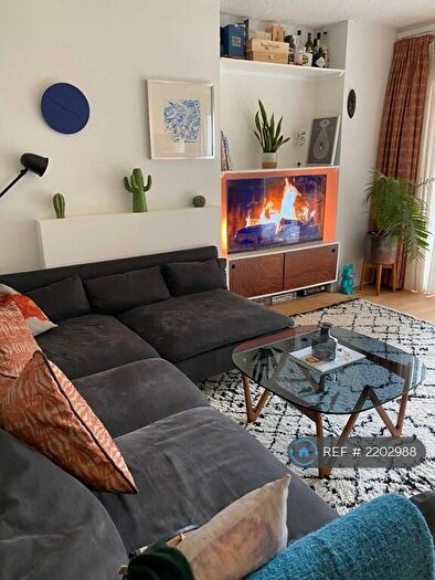 3 Bedroom Maisonette To Rent In Wrayburn House, London, SE16