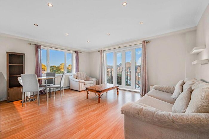 2 Bedroom Flat To Rent In Quayside Court, Abbotshade Road, SE16