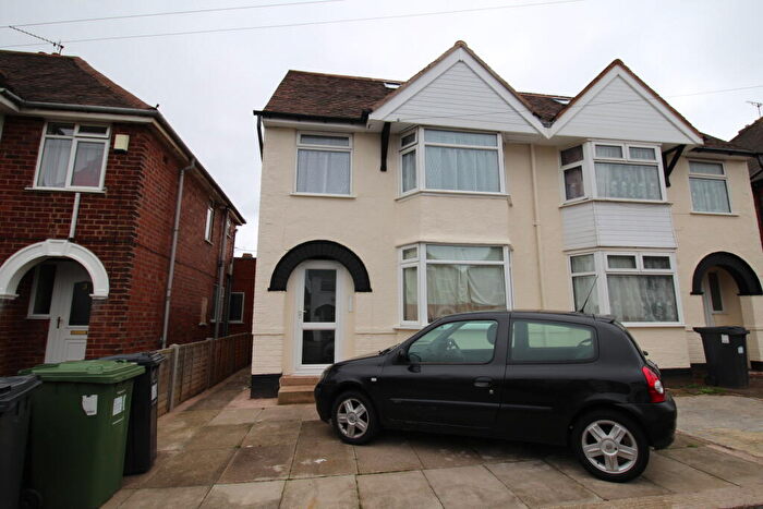 5 Bedroom Semi-Detached House To Rent In Northway, Leamington Spa, CV31