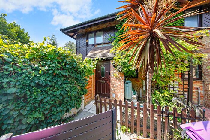 2 Bedroom Semi Detached House For Sale In Friars Mead, London, E14