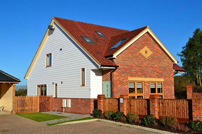 3 Bedroom House To Rent In Roundhouse Farm, Roestock Lane, Colney Heath, AL4