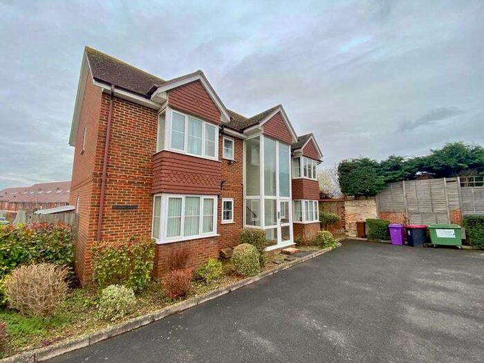1 Bedroom Apartment To Rent In Campion Court, Maidenhead, Berkshire, SL6