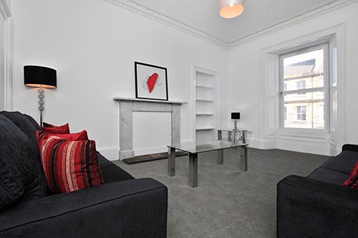 4 Bedroom Flat To Rent In South Clerk Street, Edinburgh, EH8