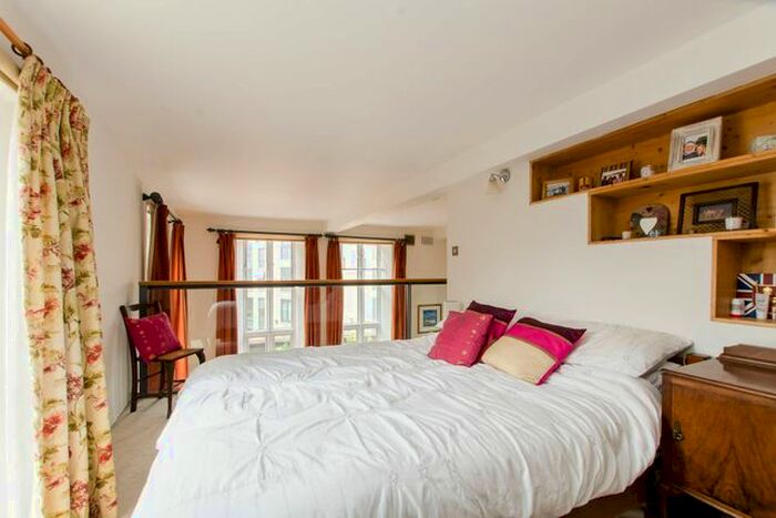 2 Bedroom Flat To Rent In St Gabriels Manor, Stockwell, London, SE5