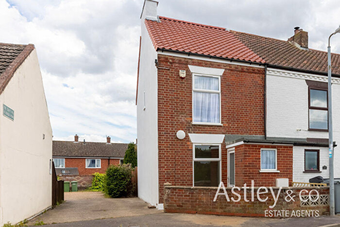 3 Bedroom Semi-Detached House For Sale In Neville Road, Sprowston, Norwich, NR7