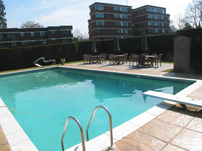 2 Bedroom Apartment To Rent In Riverside, Maidenhead, Berkshire, SL6