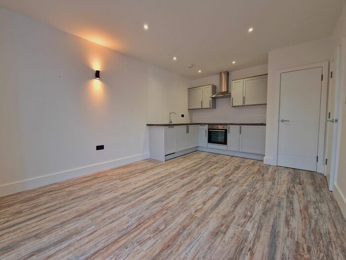 1 Bedroom Flat To Rent In Clarence Street, Swindon, SN1