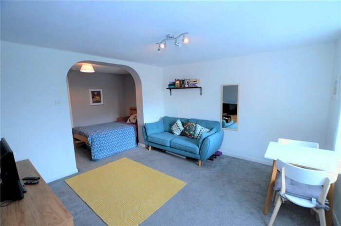 Apartment To Rent In South Norwood Hill, London, SE25