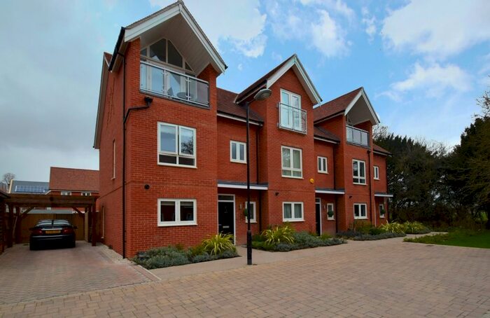 4 Bedroom End Of Terrace House To Rent In Southby Close, Cholsey, OX10