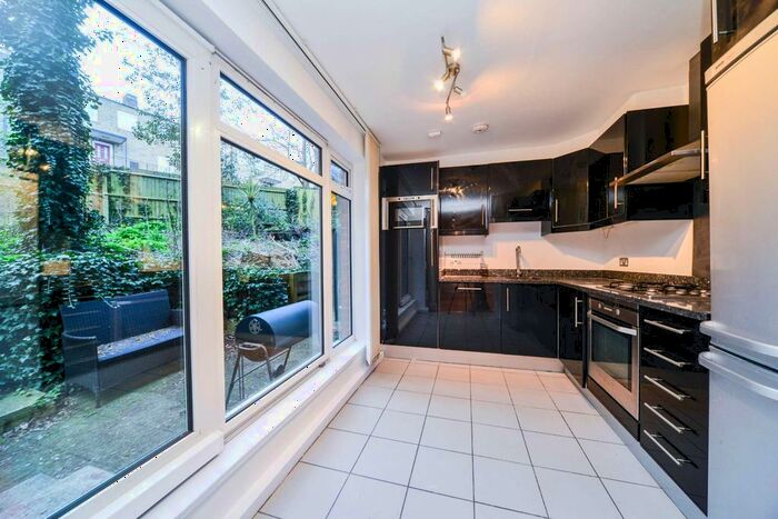 2 Bedroom Flat To Rent In Ragwort Court, Upper Sydenham, London, SE26