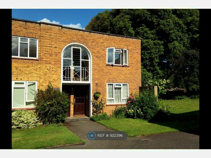 Studio To Rent In Abbey Court, Laleham, TW18