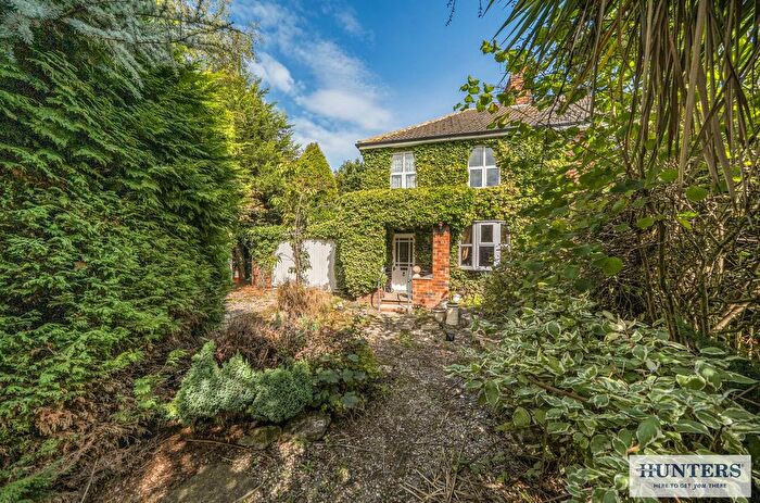 3 Bedroom Semi Detached House For Sale In Common Road, Barlow, Selby, YO8