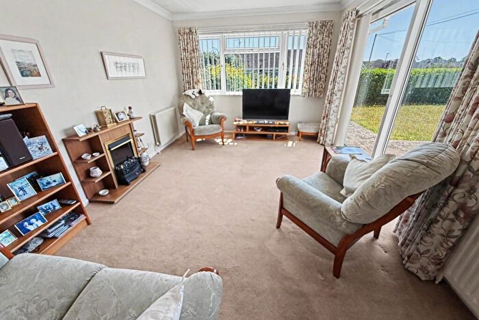 3 Bedroom Detached Bungalow For Sale In Carey, BH20 - Photo 2