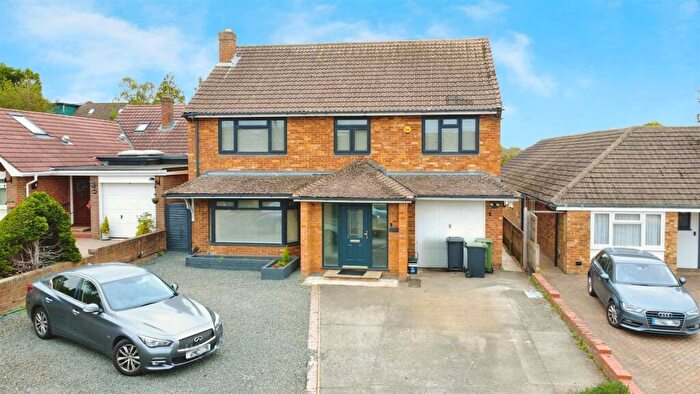 5 Bedroom Detached House For Sale In Nash Mills Borders, Hemel Hempstead, HP3