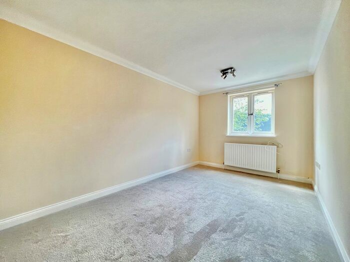 2 Bedroom Flat To Rent In Craignish Avenue, London, SW16