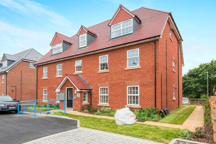 2 Bedroom Flat To Rent In Gloucester Drive, Sarisbury Green, Southampton, SO31