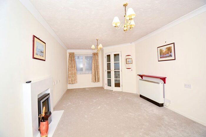 1 Bedroom Flat For Sale In Hudsons Court, Potters Bar, EN6