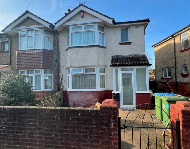 3 Bedroom House To Rent In Warren Avenue, Shirley Warren, Southampton, SO16