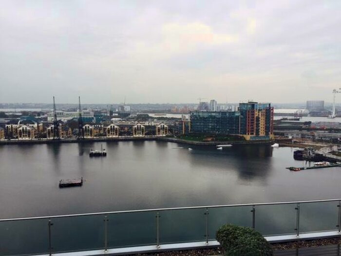 3 Bedroom Flat To Rent In The Oxygen Building, Royal Victoria Docks, Canary Wharf, London, E16