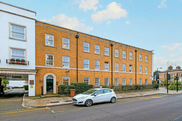2 Bedroom Flat To Rent In Pickering Close, Victoria Park, E9