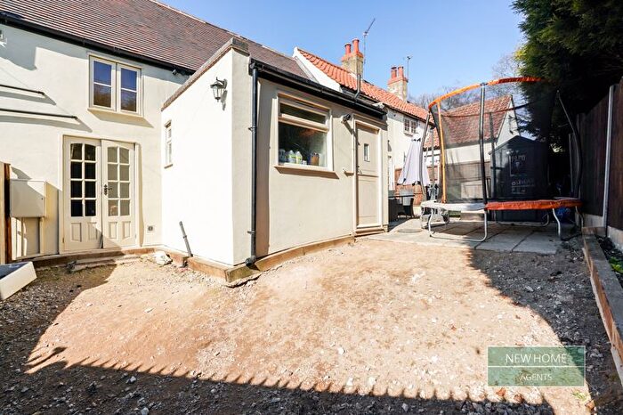 4 Bedroom Semi-Detached House For Sale In Main Street, Calverton, Nottingham, NG14