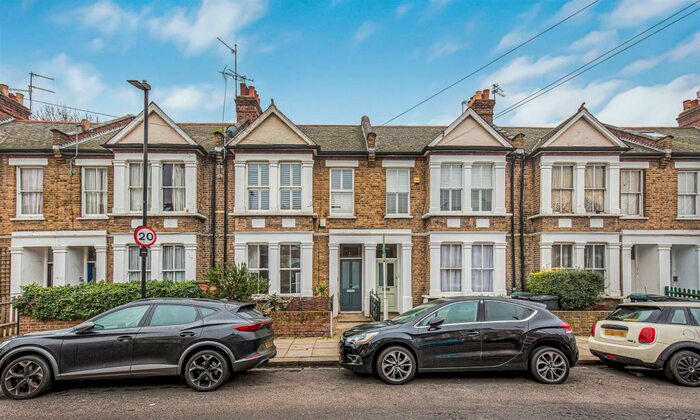 3 Bedroom Flat To Rent In Nightingale Lane, Alexandra Palace, N8