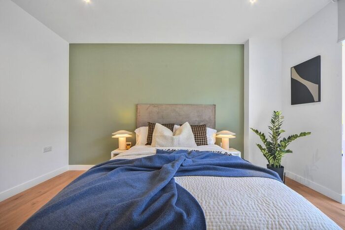 3 Bedroom Flat To Rent In Uncle, Deptford, SE8