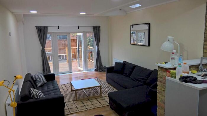 4 Bedroom Terraced House To Rent In Chingford Road, Walthamstow, London, E17