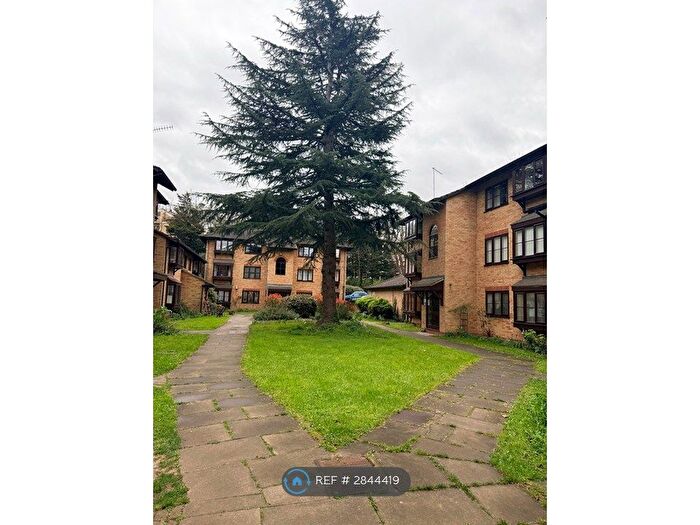 2 Bedroom Flat To Rent In Forest Road, London, E17