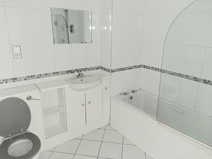 2 Bedroom Flat For Sale In Loughborough Road, West Bridgford, Nottingham, Nottinghamshire, NG2