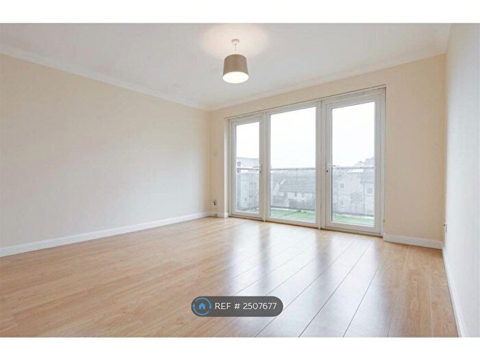 2 Bedroom Flat To Rent In Hawk Brae, Livingston, EH54