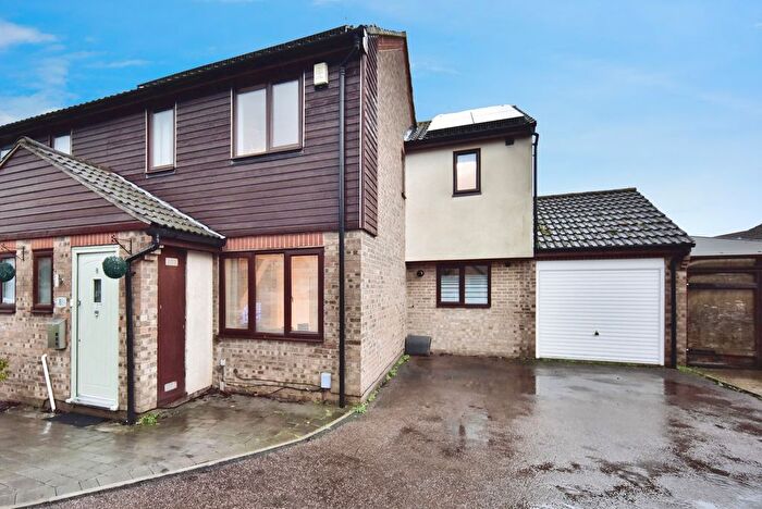 3 Bedroom Semi Detached House For Sale In Flood Hatch, Maidstone, Kent, ME15