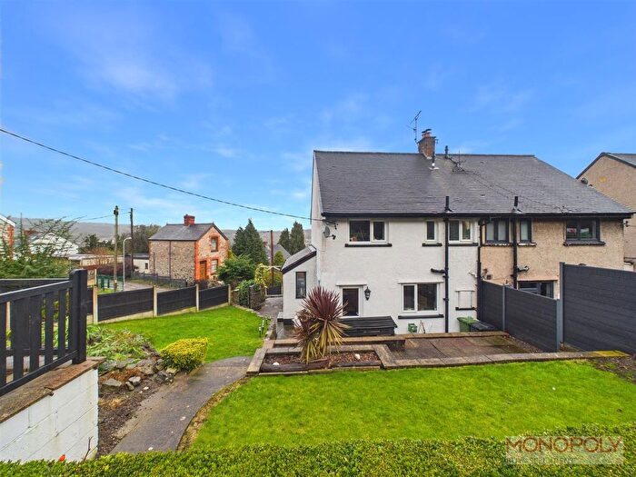 3 Bedroom Semi Detached House For Sale In Woodlands Grove, Froncysyllte, Llangollen, LL20