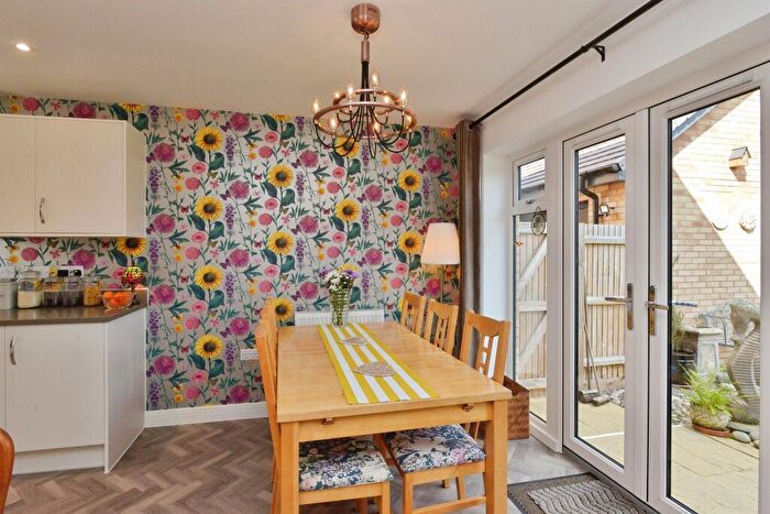 4 Bedroom Detached House For Sale In Montgomery Way, Glebe Farm, Milton Keynes, MK17