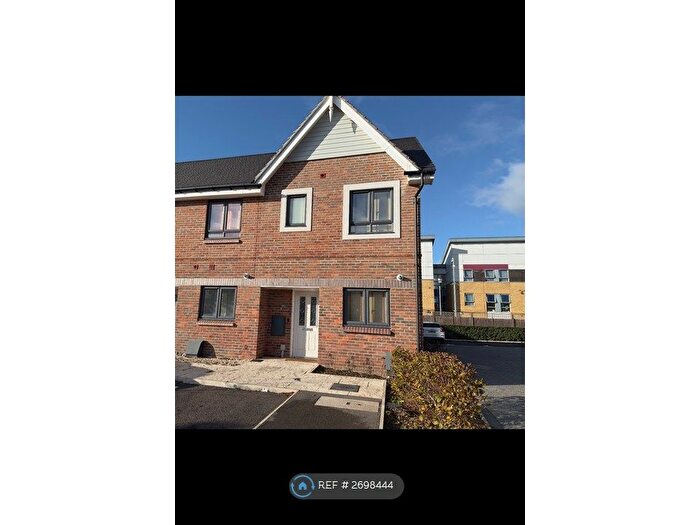 3 Bedroom End Of Terrace House To Rent In Richardson Close, Aylesbury, HP19