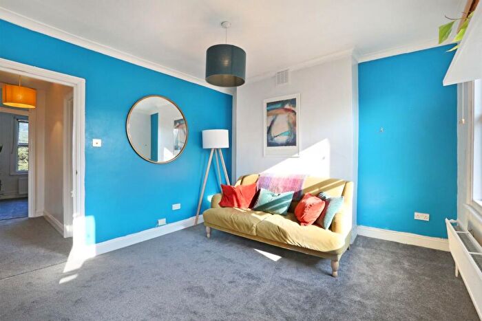 2 Bedroom Flat To Rent In Wynell Road, London, SE23