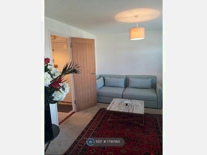 1 Bedroom Flat To Rent In Ashdown Way, London, SW17