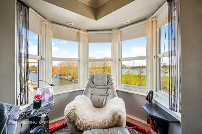 1 Bedroom Apartment For Sale In Watermint Quay, London, N16