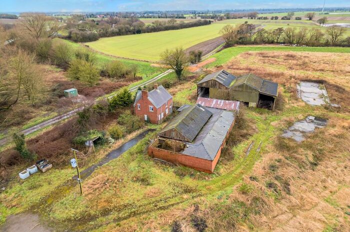 3 Bedroom Farmhouse For Sale In Snaith Road, Rawcliffe, Goole, DN14